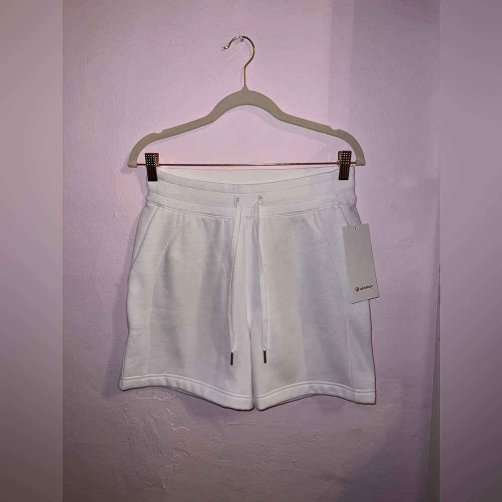 NWT NEW LULULEMON WHITE SCUBA SHORTS